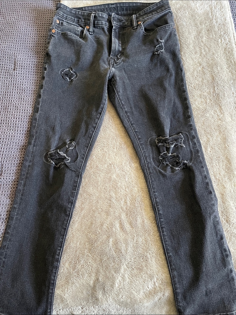 American Eagle Women’s Black Distressed Skinny Jeans
